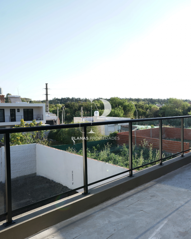 EN VENTA: CASA A ESTRENAR EN BARRIO LAPACHOS II PARACAO