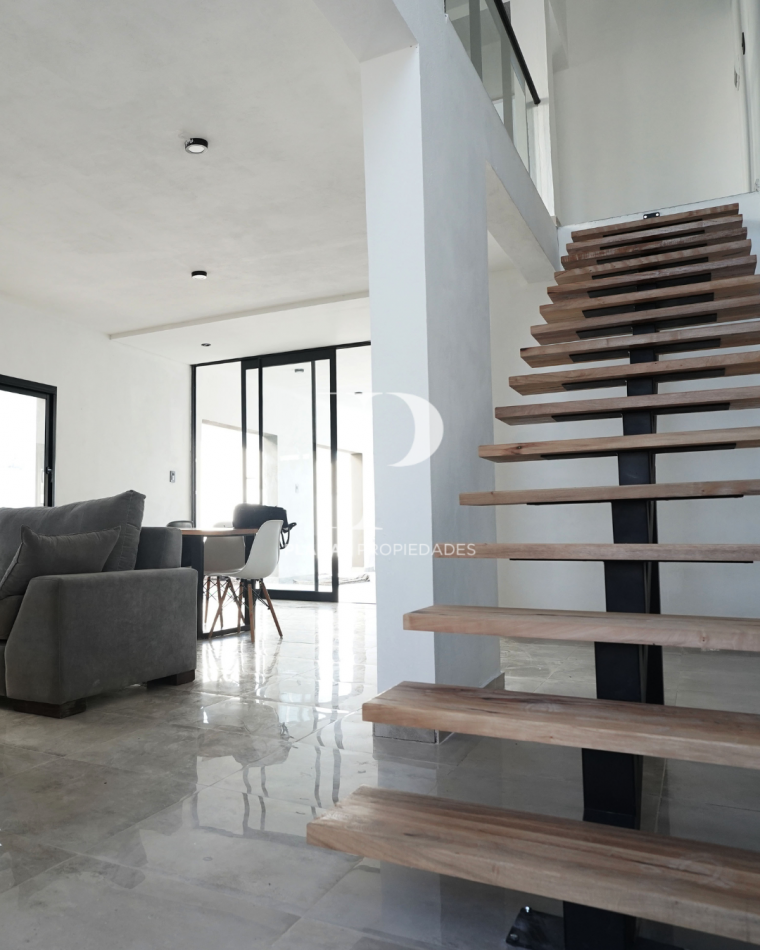 EN VENTA: CASA A ESTRENAR EN BARRIO LAPACHOS II PARACAO