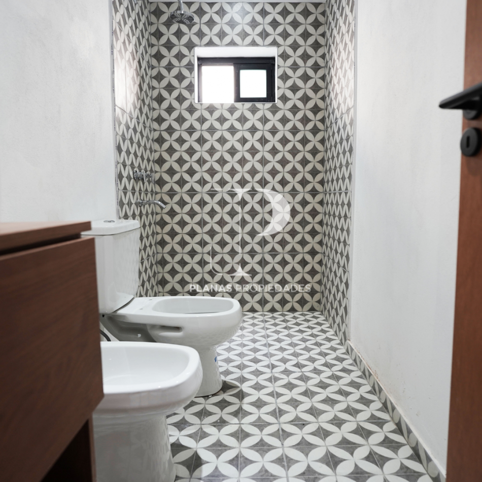 EN VENTA: CASA A ESTRENAR EN BARRIO LAPACHOS II PARACAO