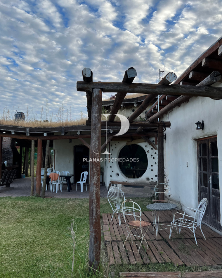 SE VENDE ESPECTACULAR QUINTA EN LA PICADA
