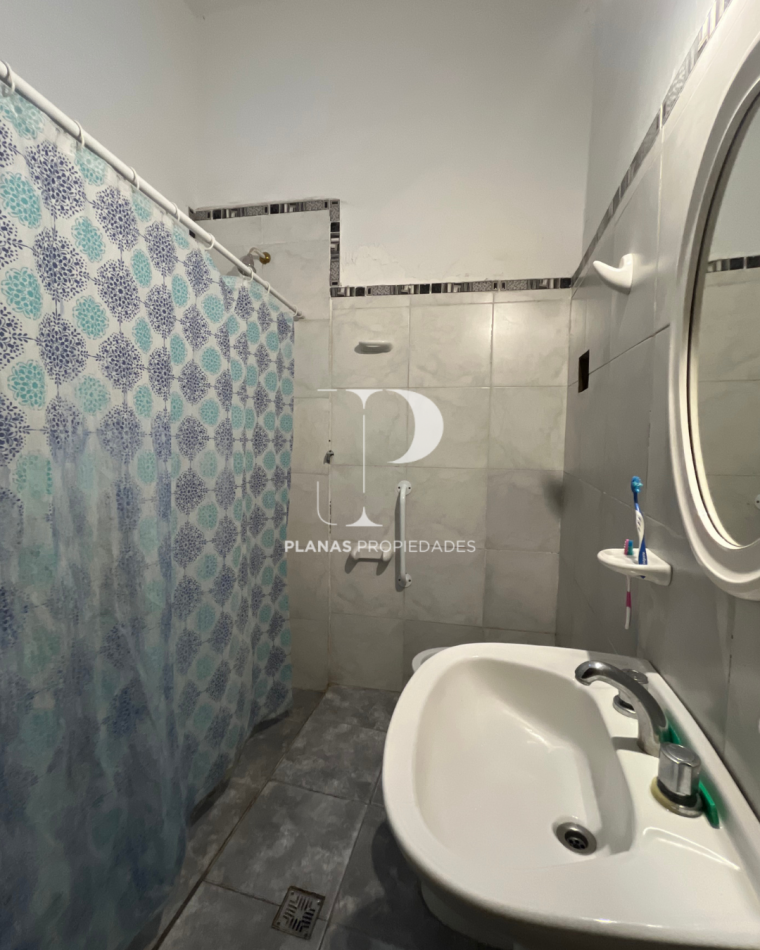 SE VENDE IMPORTANTE CASA EN ZONA PARQUE A REFACCIONAR