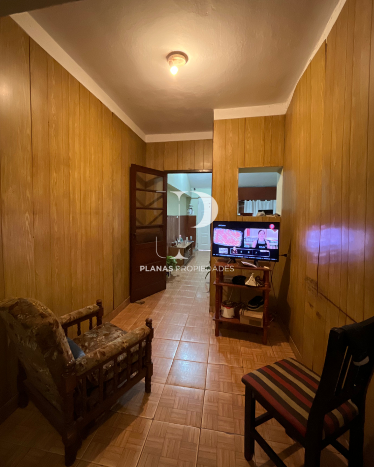 SE VENDE IMPORTANTE CASA EN ZONA PARQUE A REFACCIONAR
