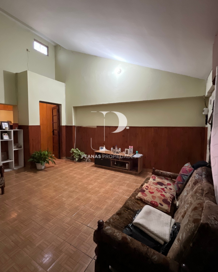 SE VENDE IMPORTANTE CASA EN ZONA PARQUE A REFACCIONAR