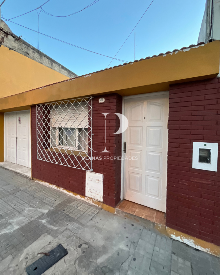 SE VENDE IMPORTANTE CASA EN ZONA PARQUE A REFACCIONAR