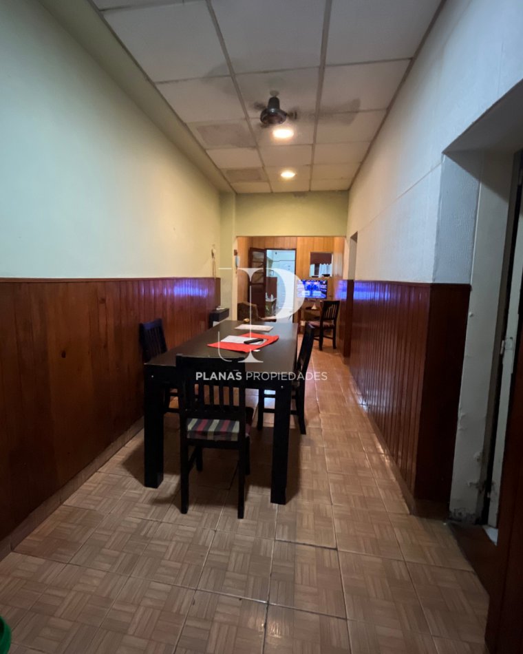 SE VENDE IMPORTANTE CASA EN ZONA PARQUE A REFACCIONAR