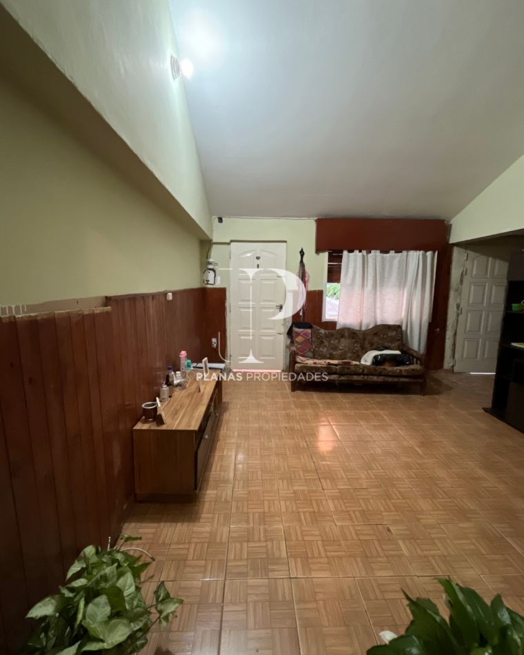 SE VENDE IMPORTANTE CASA EN ZONA PARQUE A REFACCIONAR