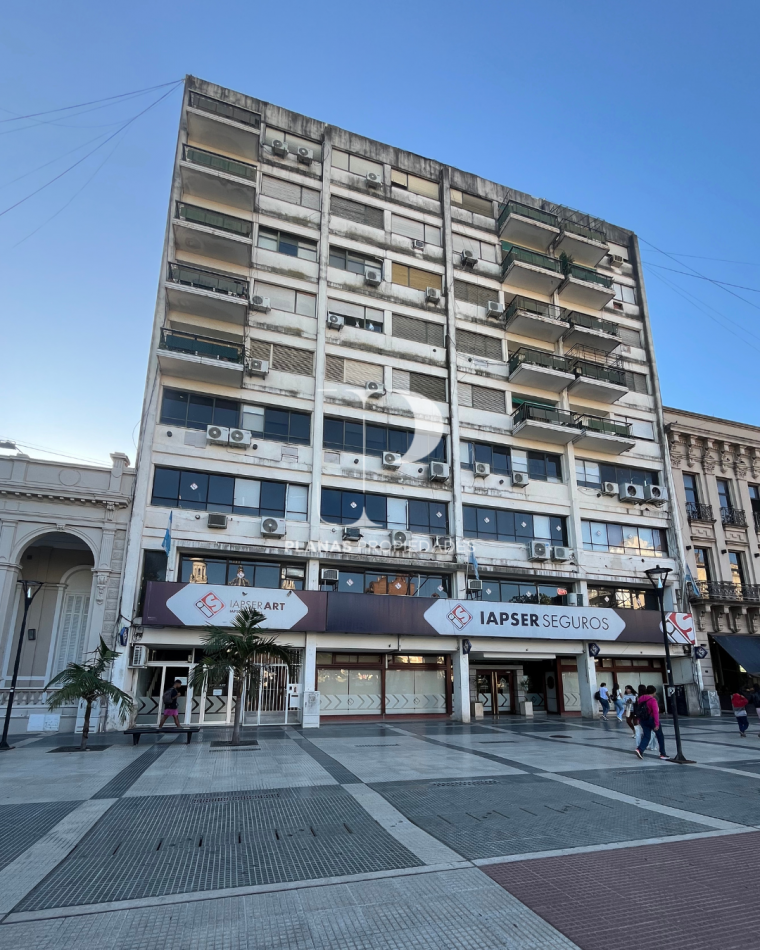 SE VENDE DEPARTAMENTO 2 DORMITORIOS APTO OFICINAS SOBRE PEATONAL
