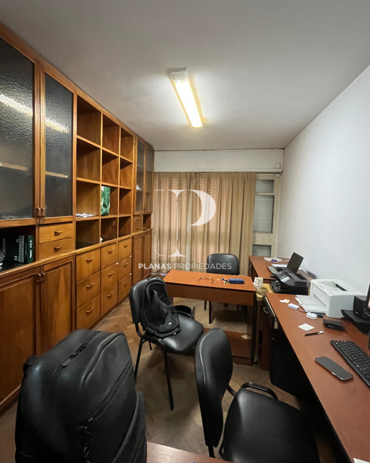 SE VENDE DEPARTAMENTO 2 DORMITORIOS APTO OFICINAS SOBRE PEATONAL