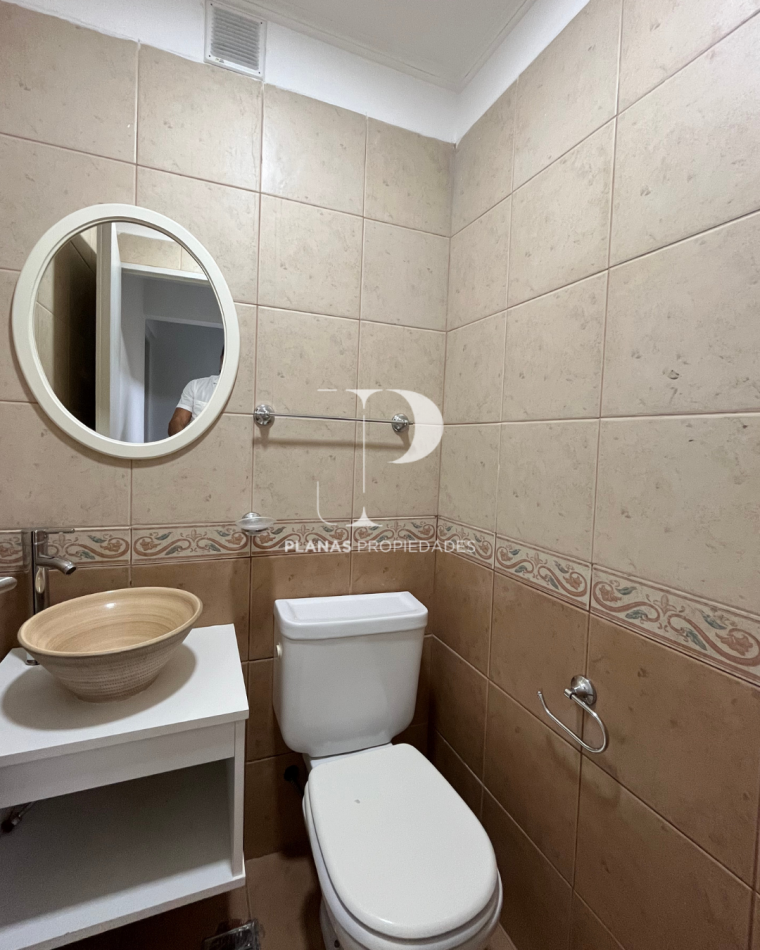 EN VENTA MODERNA OFICINA EN ZONA PARQUE URQUIZA