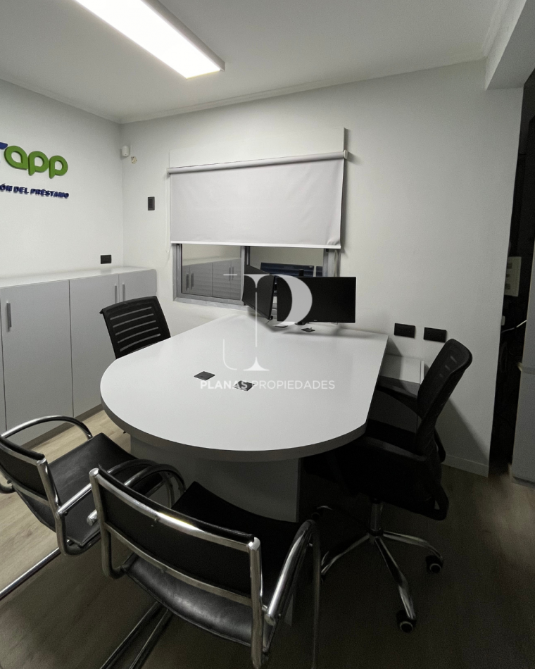 EN VENTA MODERNA OFICINA EN ZONA PARQUE URQUIZA