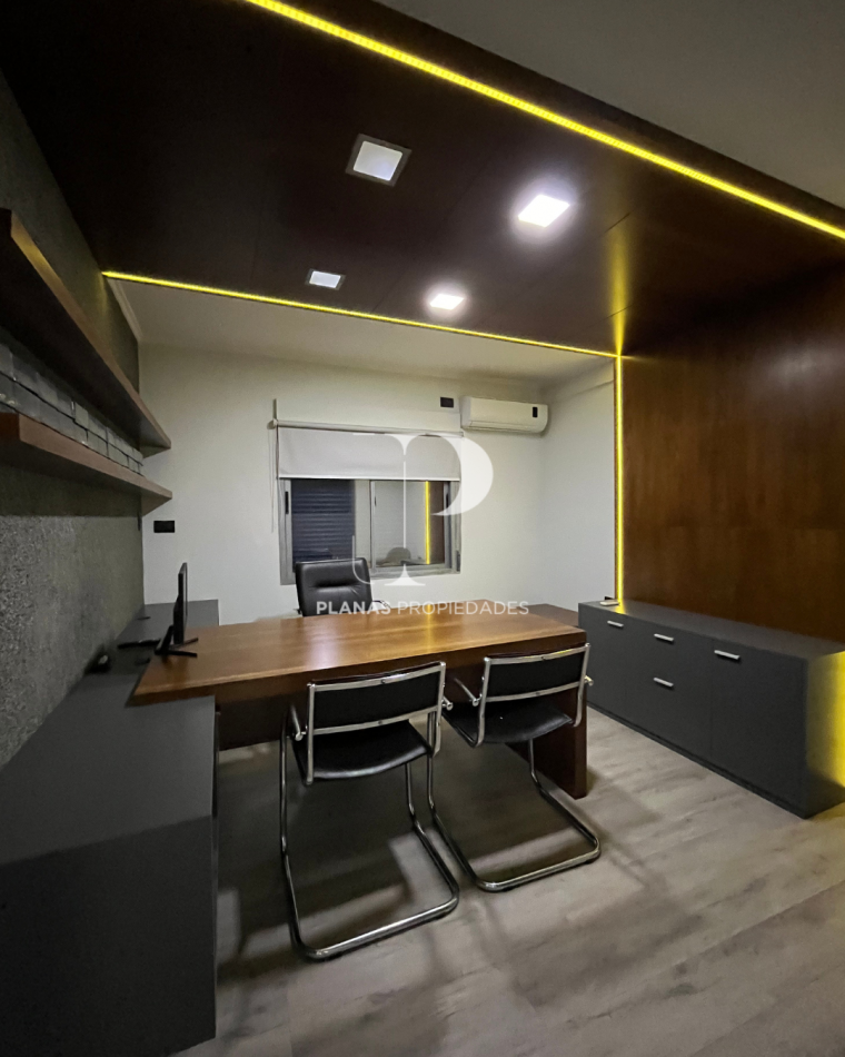 EN VENTA MODERNA OFICINA EN ZONA PARQUE URQUIZA