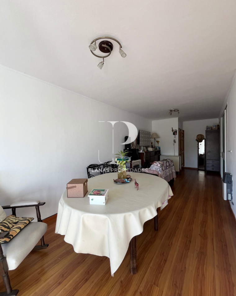 EN VENTA DEPARTAMENTO 3 DORMITORIOS ZONA CENTRO PATIO Y COCHERA