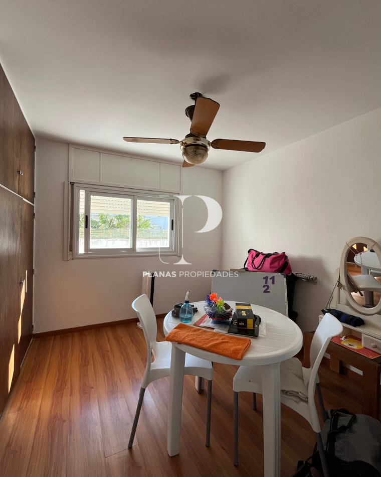 EN VENTA DEPARTAMENTO 3 DORMITORIOS ZONA CENTRO PATIO Y COCHERA