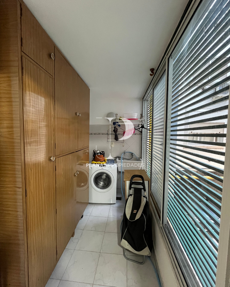 EN VENTA DEPARTAMENTO 3 DORMITORIOS ZONA CENTRO PATIO Y COCHERA