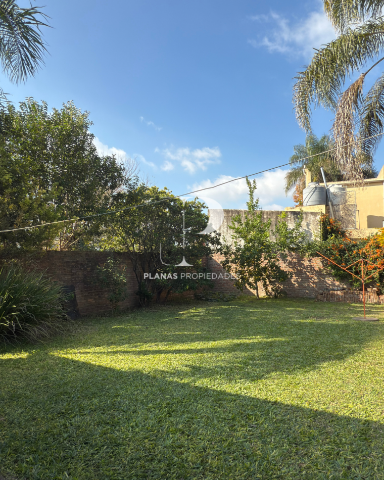 SE VENDE HERMOSA CASA 3 DORMITORIOS Y PATIO CON VERDE