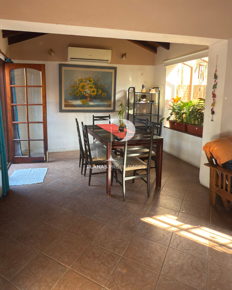 SE VENDE HERMOSA CASA 3 DORMITORIOS Y PATIO CON VERDE