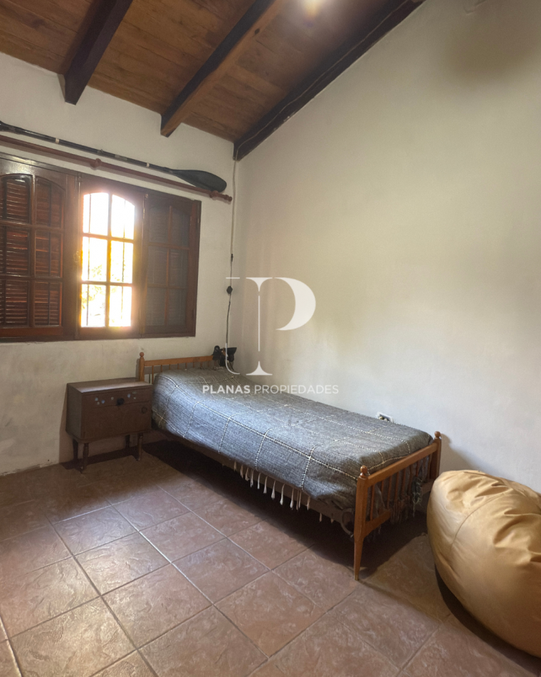 SE VENDE HERMOSA CASA 3 DORMITORIOS Y PATIO CON VERDE
