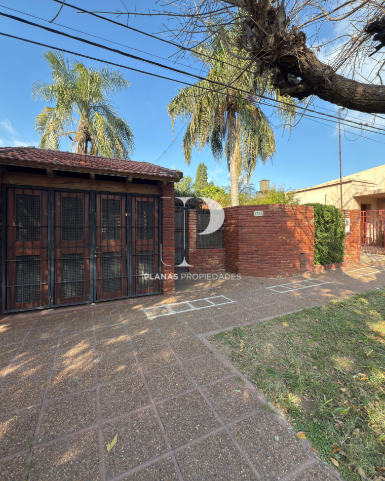 SE VENDE HERMOSA CASA 3 DORMITORIOS Y PATIO CON VERDE