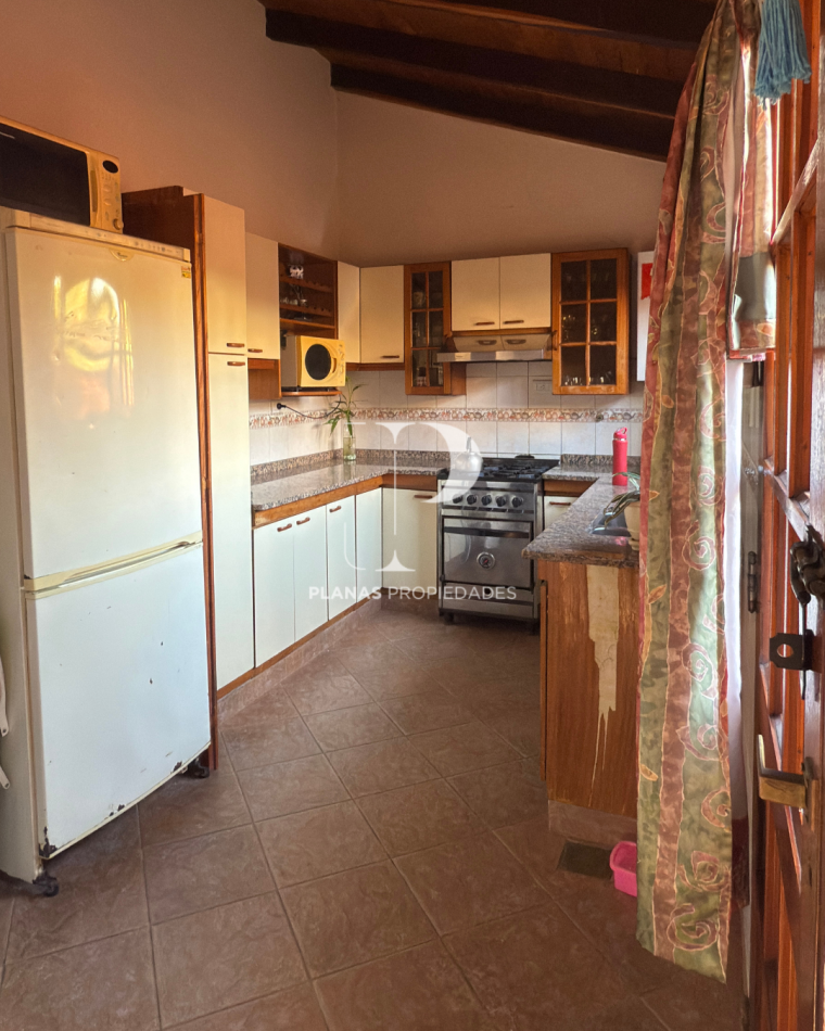 SE VENDE HERMOSA CASA 3 DORMITORIOS Y PATIO CON VERDE