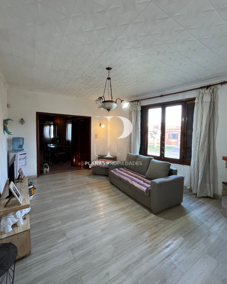 INGRESA A LA VENTA HERMOSA CASA 3 DORMITORIOS ZONA ALMAFUERTE