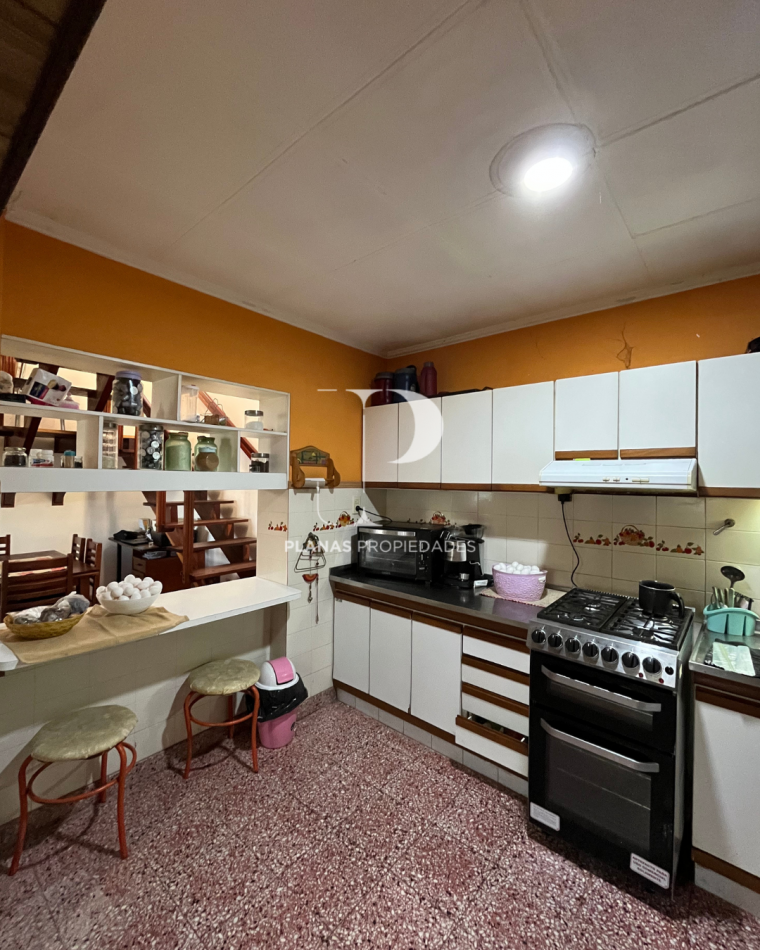 INGRESA A LA VENTA HERMOSA CASA 3 DORMITORIOS ZONA ALMAFUERTE