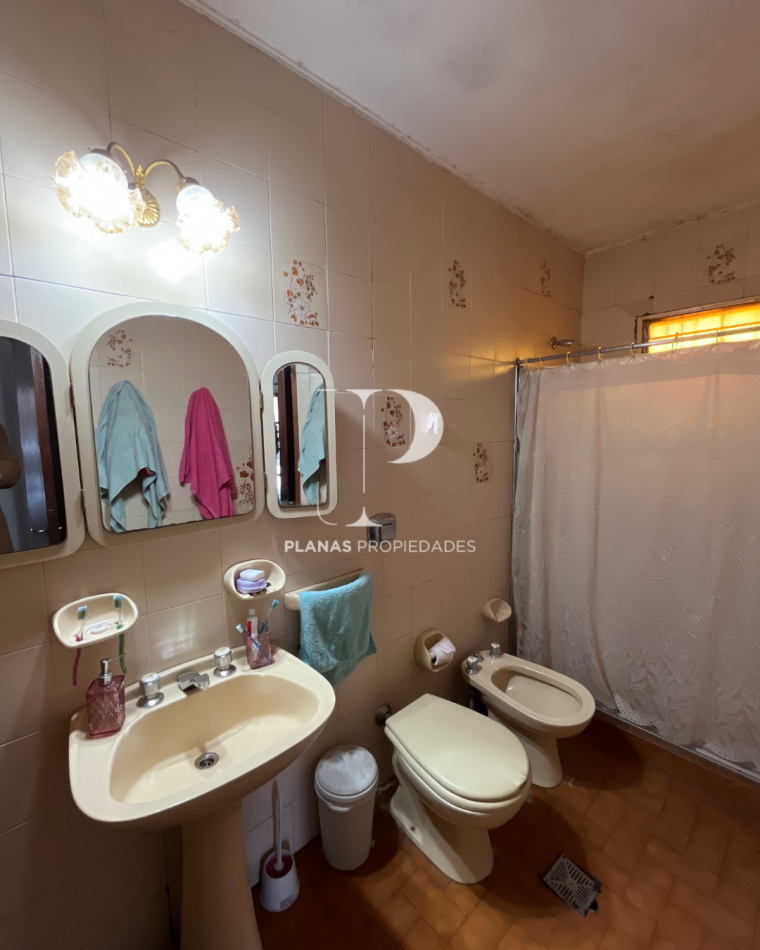 INGRESA A LA VENTA HERMOSA CASA 3 DORMITORIOS ZONA ALMAFUERTE