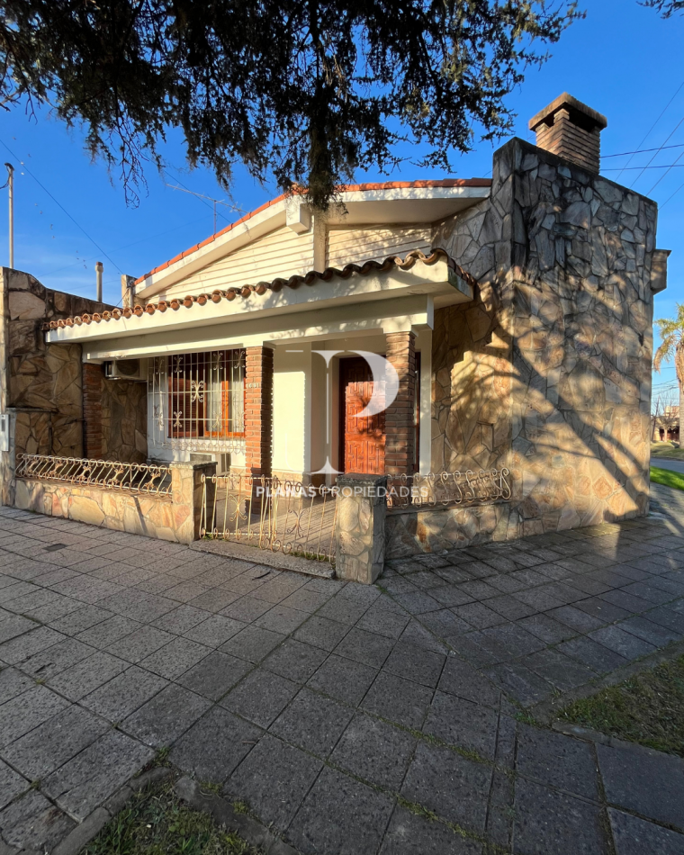 INGRESA A LA VENTA HERMOSA CASA 3 DORMITORIOS ZONA ALMAFUERTE