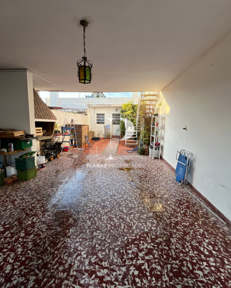 INGRESA A LA VENTA HERMOSA CASA 3 DORMITORIOS ZONA ALMAFUERTE