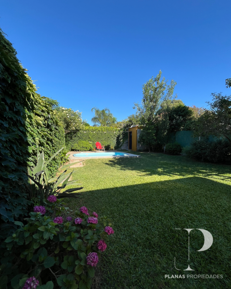 NUEVO PRECIO!! // SE VENDE CASA 2 DORMITORIOS, ZONA TOMA NUEVA