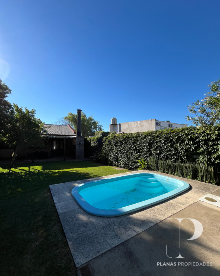 NUEVO PRECIO!! // SE VENDE CASA 2 DORMITORIOS, ZONA TOMA NUEVA