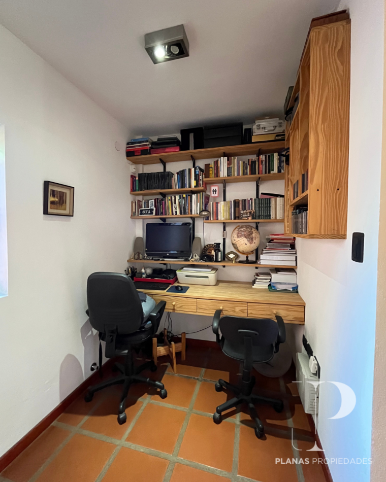 NUEVO PRECIO!! // SE VENDE CASA 2 DORMITORIOS, ZONA TOMA NUEVA