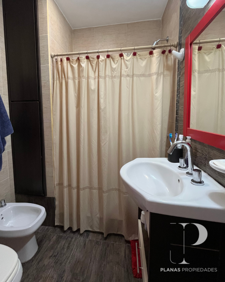 NUEVO PRECIO!! // SE VENDE CASA 2 DORMITORIOS, ZONA TOMA NUEVA