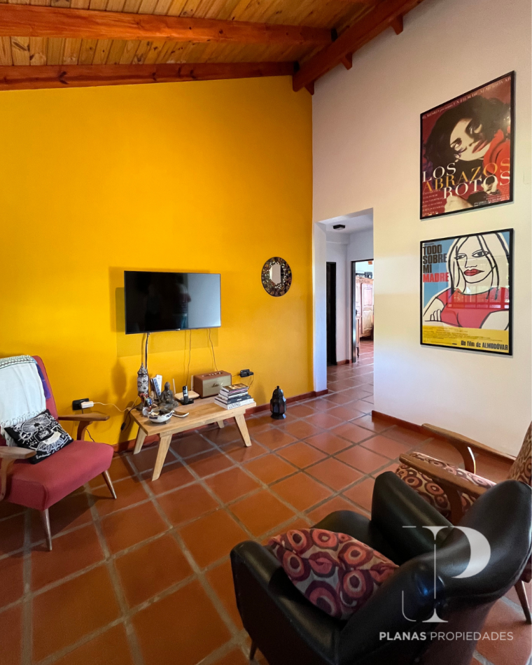 NUEVO PRECIO!! // SE VENDE CASA 2 DORMITORIOS, ZONA TOMA NUEVA