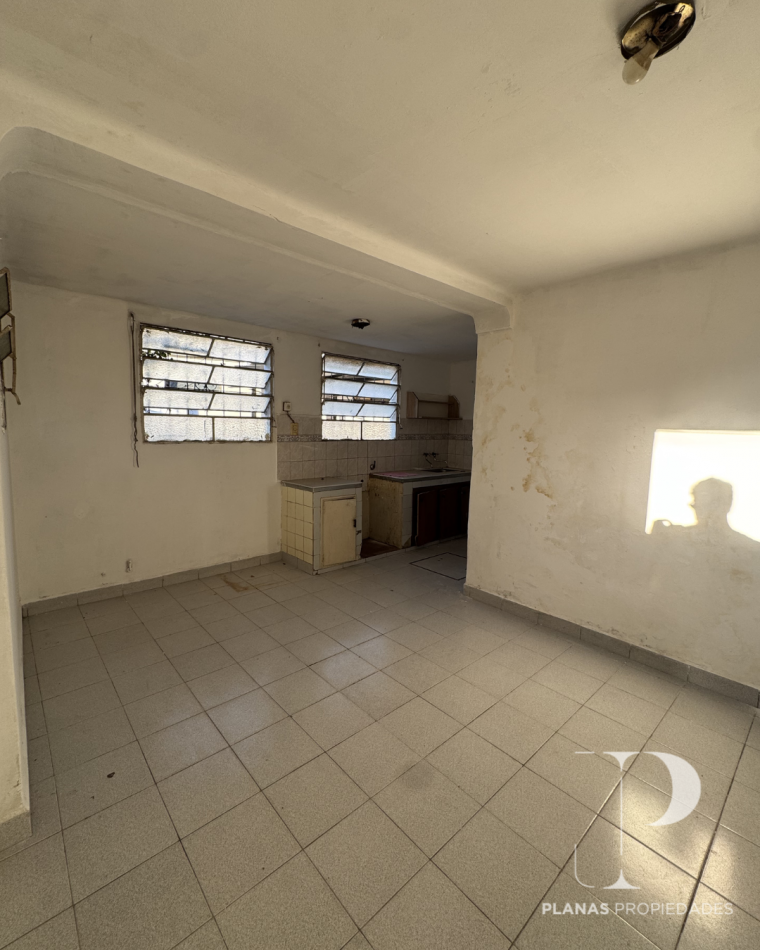 SE VENDE CASA 2 DORMITORIOS A REFACCIONAR