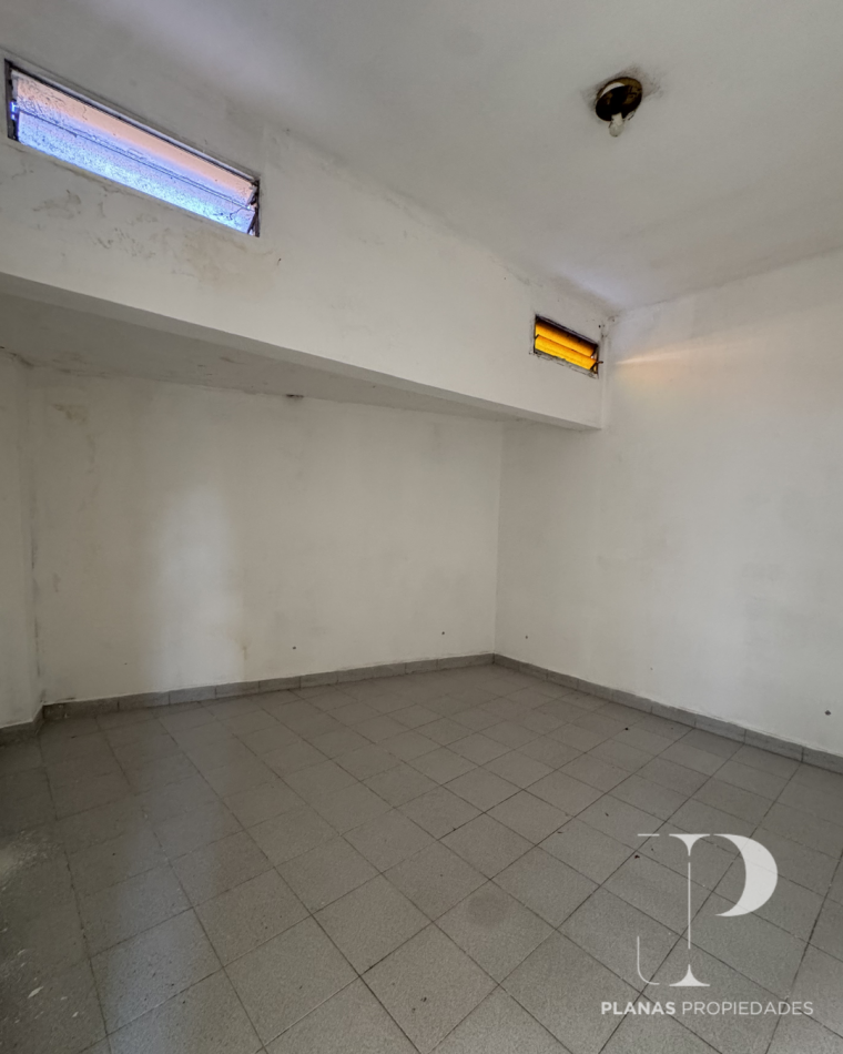 SE VENDE CASA 2 DORMITORIOS A REFACCIONAR