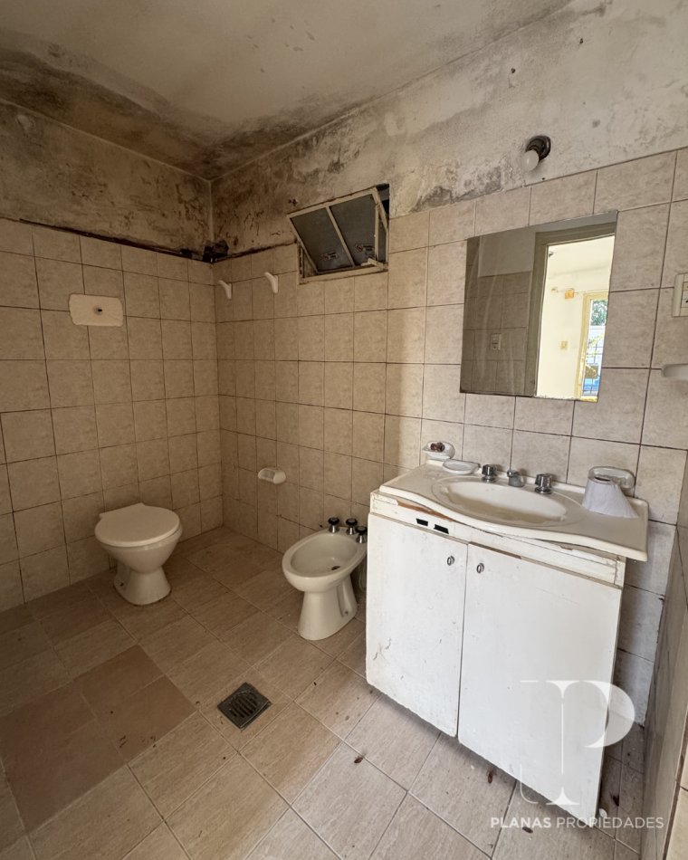 SE VENDE CASA 2 DORMITORIOS A REFACCIONAR