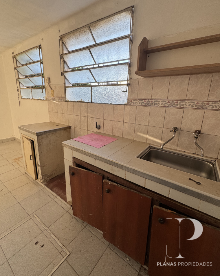 SE VENDE CASA 2 DORMITORIOS A REFACCIONAR