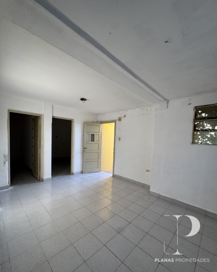 SE VENDE CASA 2 DORMITORIOS A REFACCIONAR