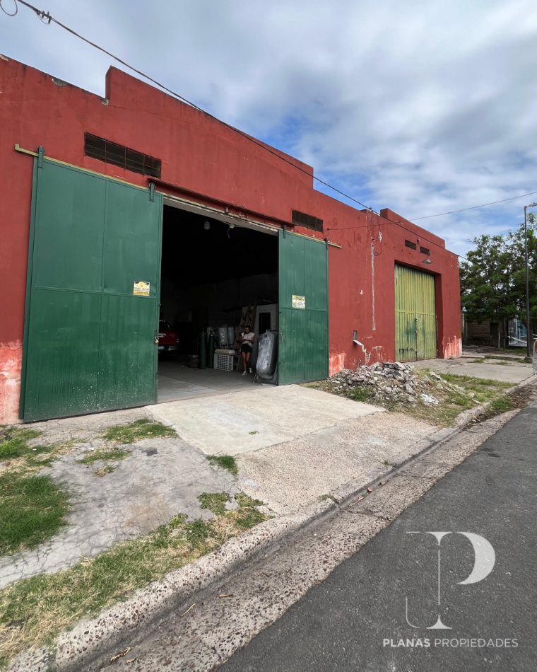  VENTA DOS GALPONES A METROS DE AVENIDA DE LAS AMERICAS