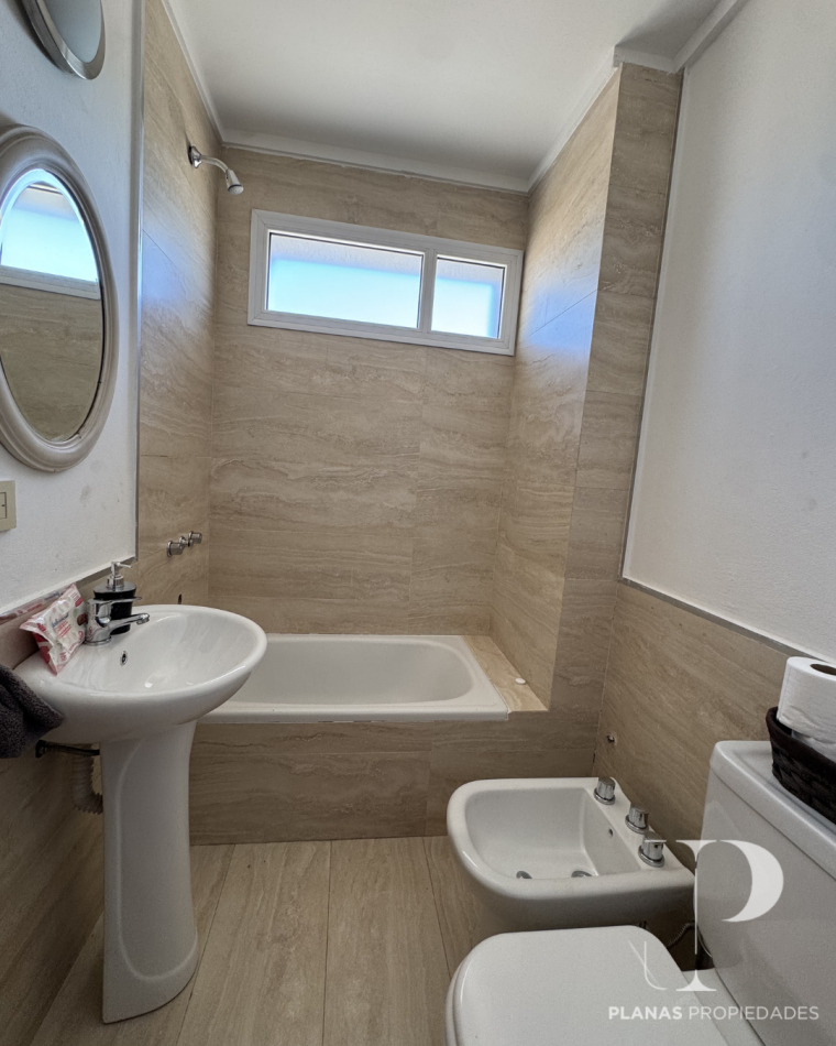 SE ALQUILA OFICINA SEMIPISO CON VISTA AL RIO ZONA CENTRO