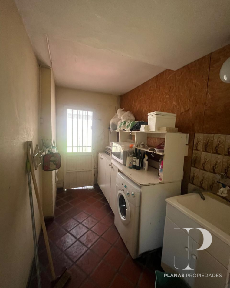 EN VENTA 3X1 - SE VENDEN 3 PROPIEDADES JUNTAS AL VALOR DE 1 - SE VENDE CASA PLANTA BAJA + 2 DEPARTAMENTOS DE UN DORMITORIO - 3 DE FEBRERO Y BROWN