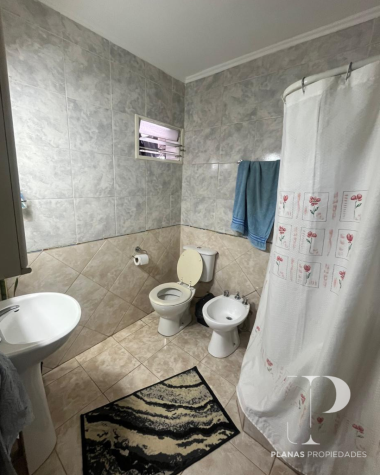 EN VENTA 3X1 - SE VENDEN 3 PROPIEDADES JUNTAS AL VALOR DE 1 - SE VENDE CASA PLANTA BAJA + 2 DEPARTAMENTOS DE UN DORMITORIO - 3 DE FEBRERO Y BROWN