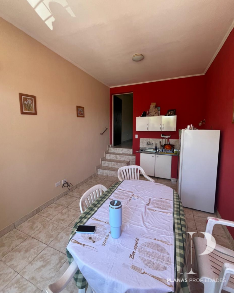 EN VENTA 3X1 - SE VENDEN 3 PROPIEDADES JUNTAS AL VALOR DE 1 - SE VENDE CASA PLANTA BAJA + 2 DEPARTAMENTOS DE UN DORMITORIO - 3 DE FEBRERO Y BROWN