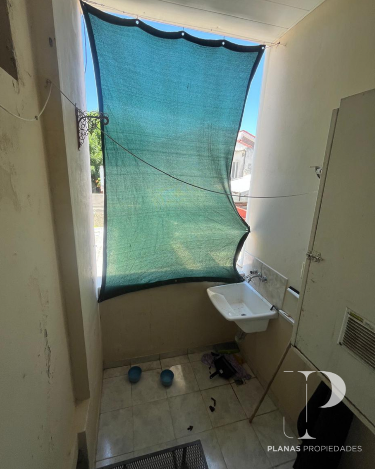 EN VENTA 3X1 - SE VENDEN 3 PROPIEDADES JUNTAS AL VALOR DE 1 - SE VENDE CASA PLANTA BAJA + 2 DEPARTAMENTOS DE UN DORMITORIO - 3 DE FEBRERO Y BROWN