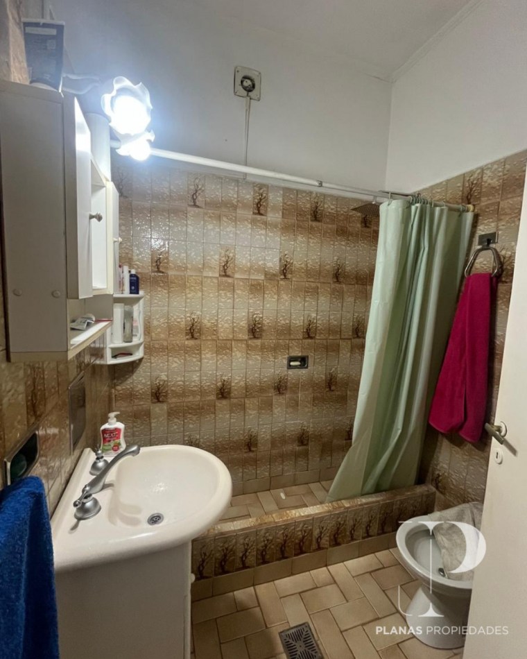 EN VENTA 3X1 - SE VENDEN 3 PROPIEDADES JUNTAS AL VALOR DE 1 - SE VENDE CASA PLANTA BAJA + 2 DEPARTAMENTOS DE UN DORMITORIO - 3 DE FEBRERO Y BROWN