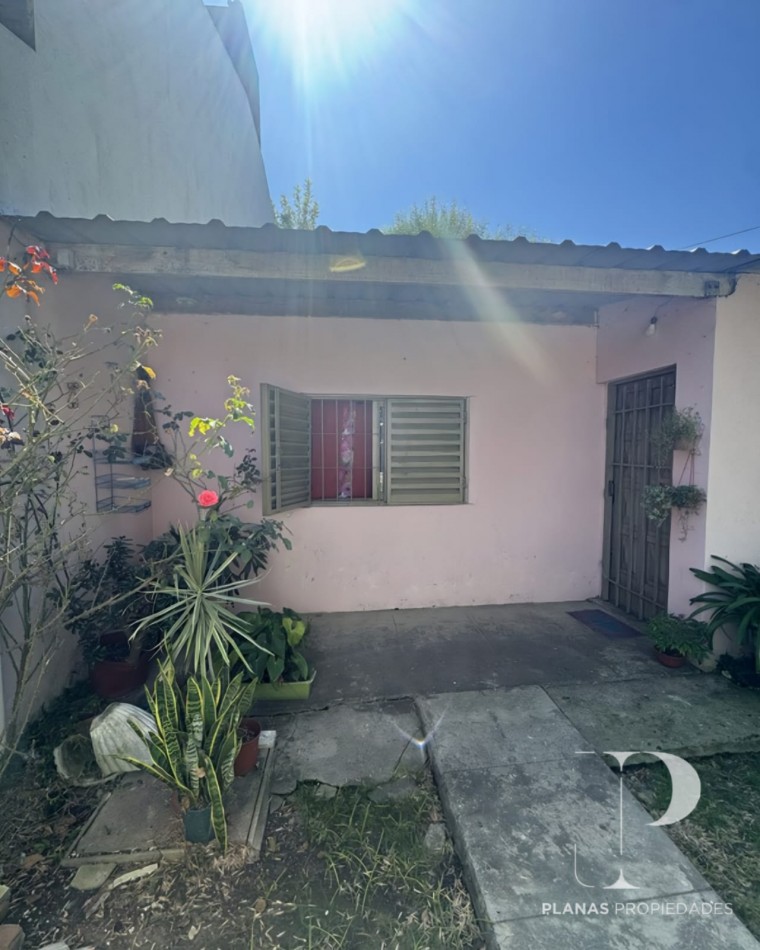 OPORTUNIDAD EN PARANA - CASA CON GRAN TERRENO Y MUCHO POTENCIAL