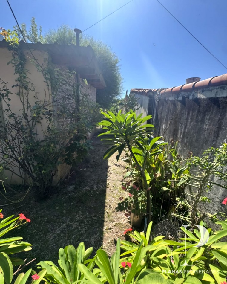 OPORTUNIDAD EN PARANA - CASA CON GRAN TERRENO Y MUCHO POTENCIAL