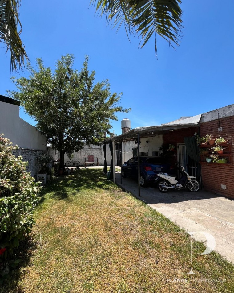 SE VENDE CASA 3 DORMITORIOS + OFICINA CON INGRESO INDEPENDIENTE - BARRIO MERCANTIL