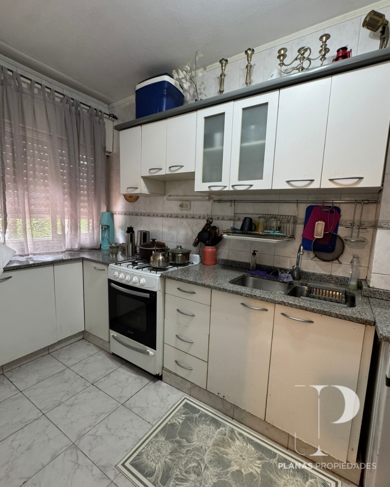 SE VENDE HERMOSO Y AMPLIO DEPARTAMENTO 3 DORMITORIOS CON COCHERA EN ZONA PARQUE URQUIZA