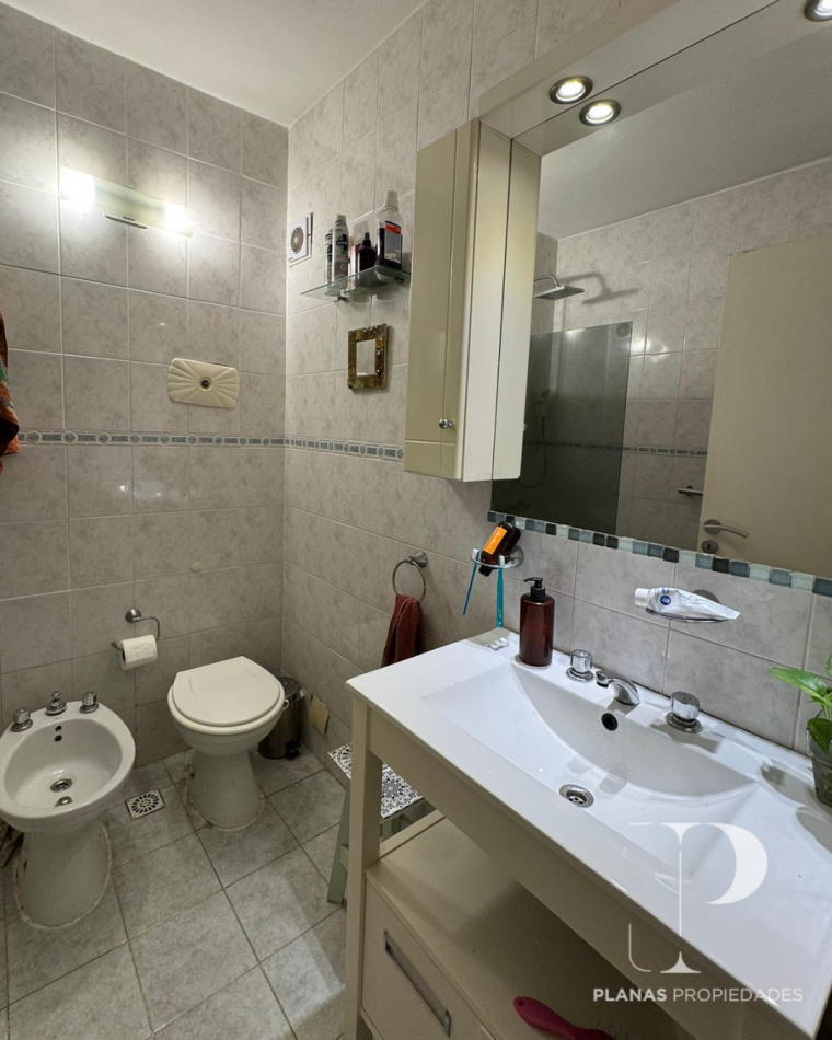 SE VENDE HERMOSO Y AMPLIO DEPARTAMENTO 3 DORMITORIOS CON COCHERA EN ZONA PARQUE URQUIZA
